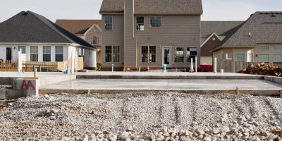 An empty lot perfect for a Houston custom home