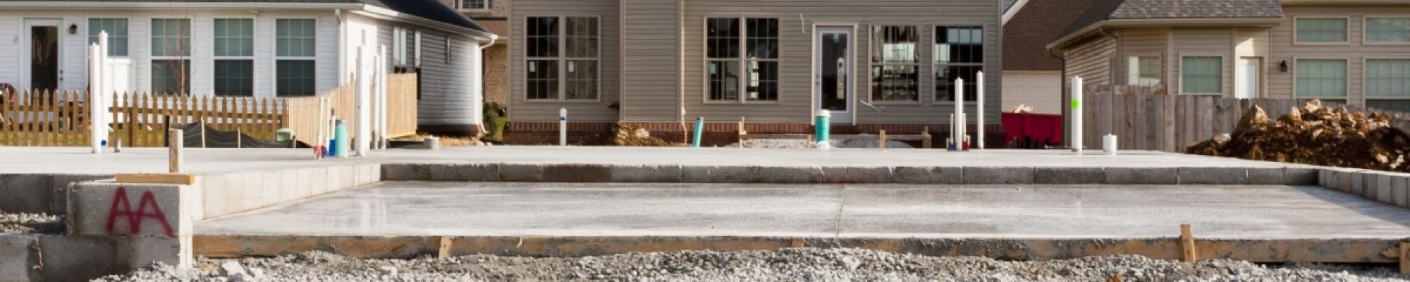 An empty lot perfect for a Houston custom home