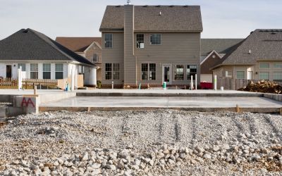 An empty lot perfect for a Houston custom home