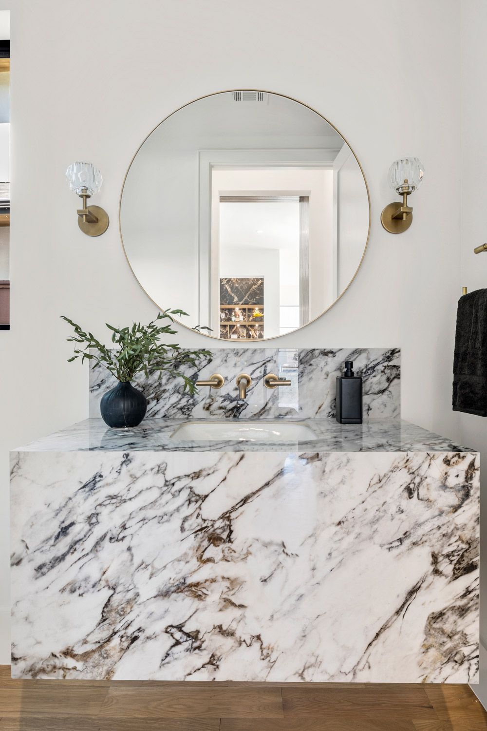 Unika-Homes_Houston-Custom-Home-Builder_Cedar-Creek-13